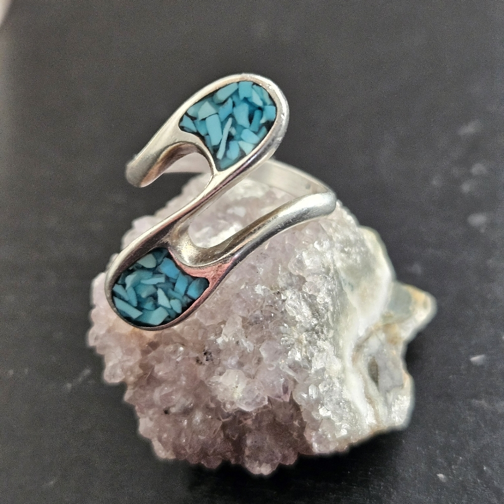 Vintage Sterling Silver Native Turquoise Ring - Picture 5 of 9